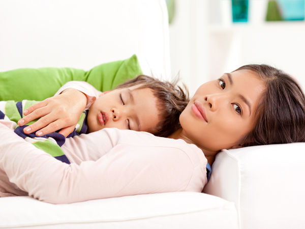Можно ли ребенку спать вместе с родителями: основные правила