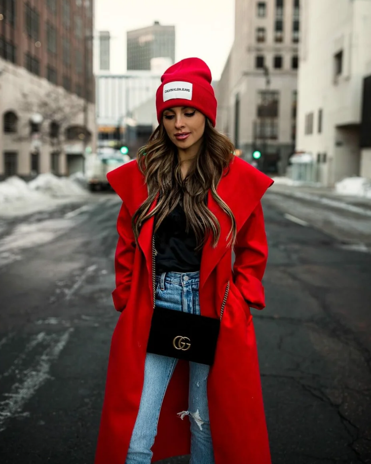 Красная шапка бини женская с чем носить