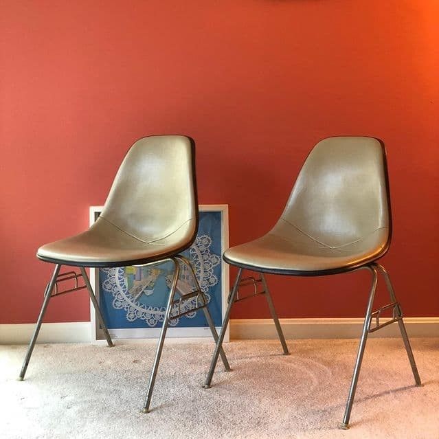 Стул и стул eames