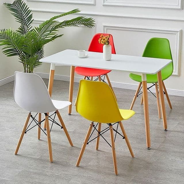 Белый стул eames в интерьере