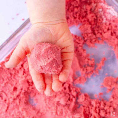 Публикация «Как сделать кинетический песок в домашних условиях» размещена в разделах