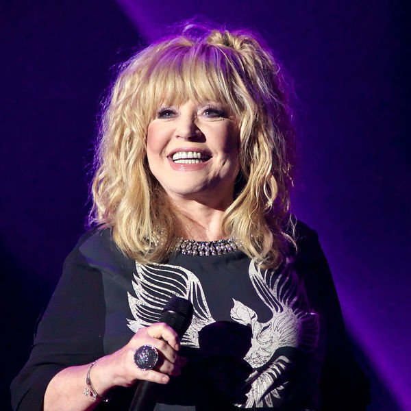 1200px-Alla_Pugacheva_on_Slavianski_Bazaar_in_Vitebsk_01__cropped_.jpg